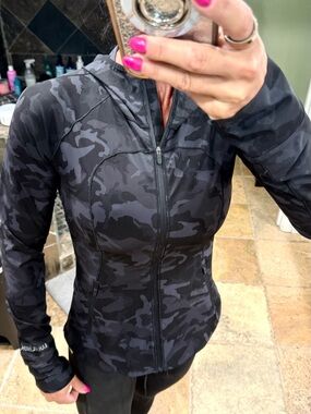 Lululemon Black Camo Full-Zip size 6 Jacket
